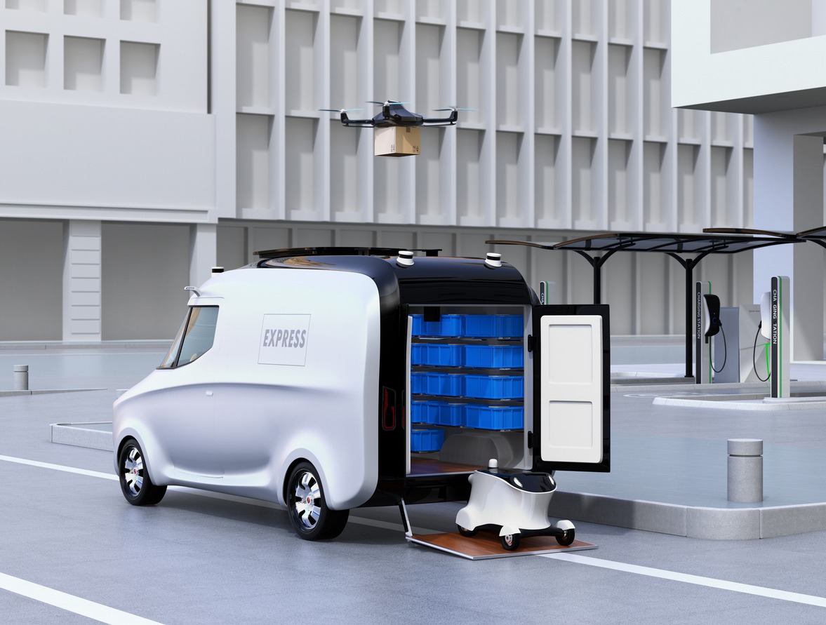 Fleet of self-driving delivery 欧洲grand老妇人bbw, van and drone at the side of road