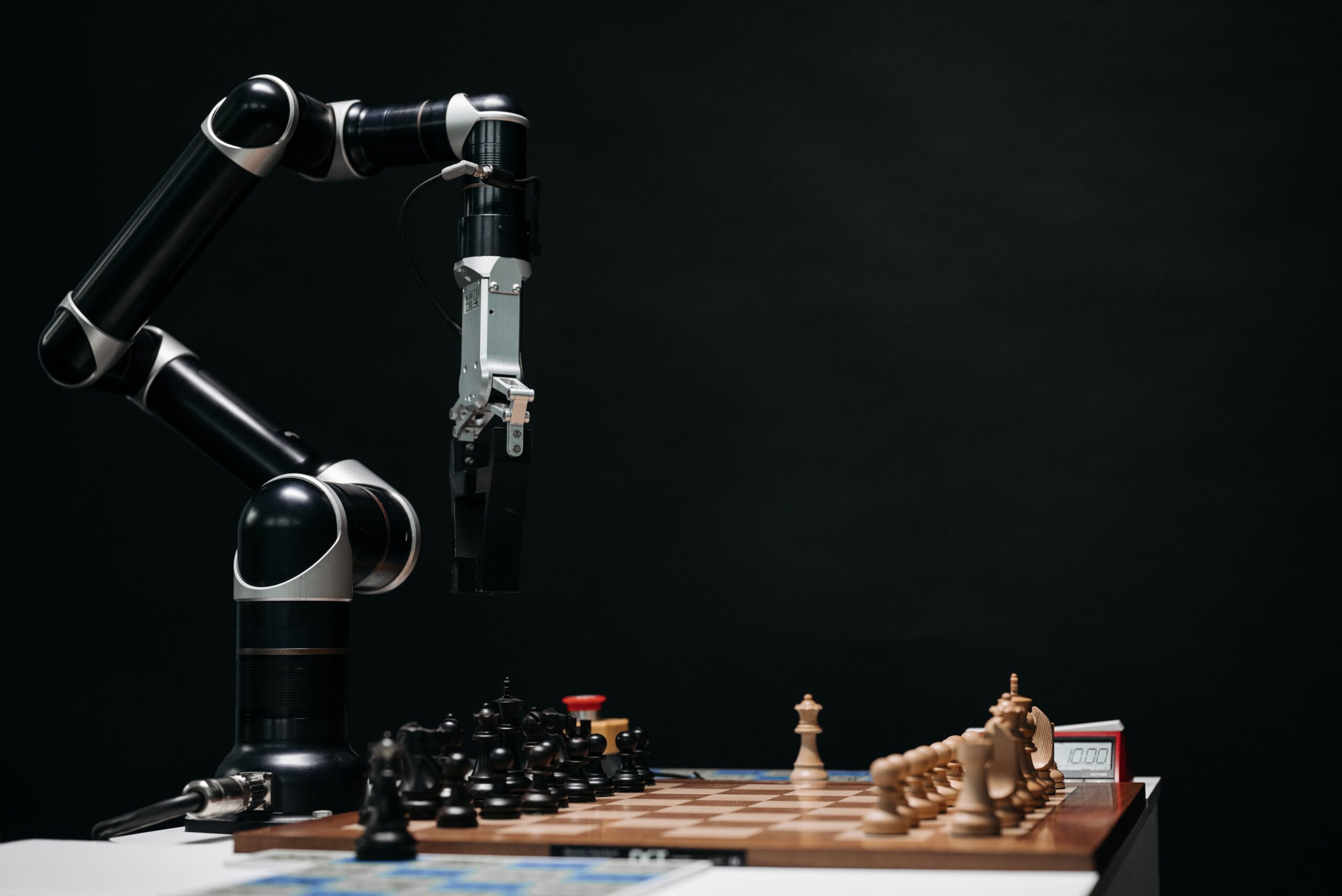 a 亲嘴视频啪啪啪 arm and a chessboard