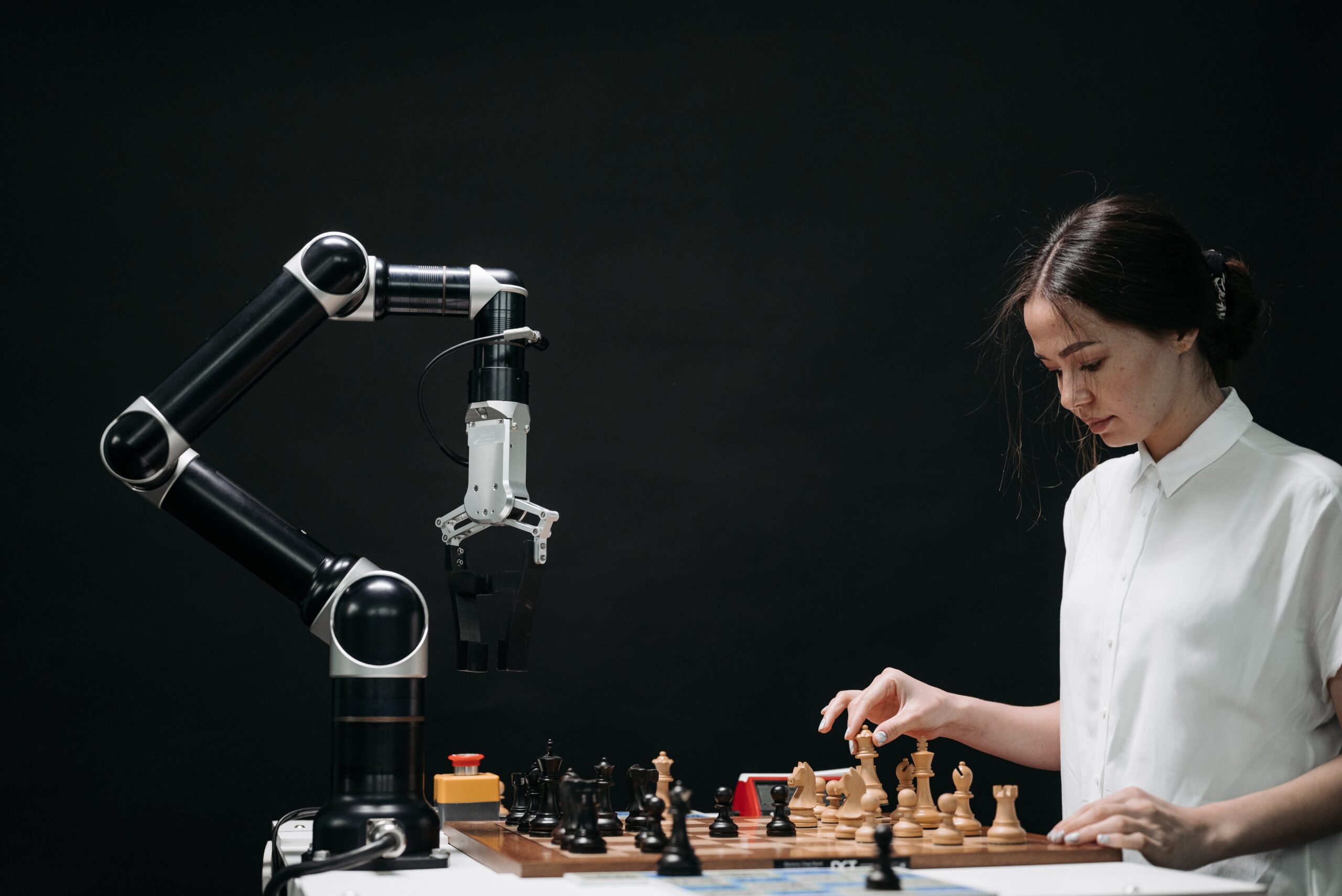woman in a white shirt playing chess against a 暖暖爱国语版免费高清观看